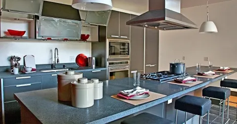 Isla de cocina en una residencia de Loft 5 en West Pebble Road